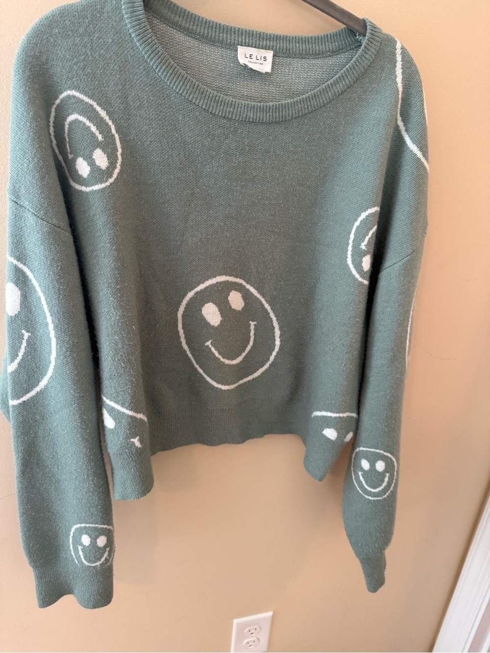 Le Lis Collection Smile Smiley Face Sweater Green L